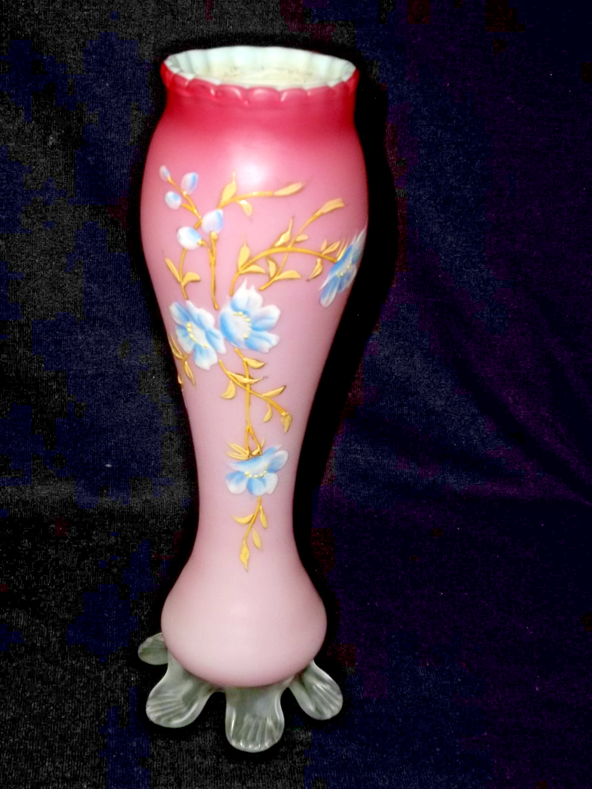 THOMAS WEBB / STEVEN WILLIAMS ? PINK FLORAL ART GLASS VASE FROSTED FEET 9.5″