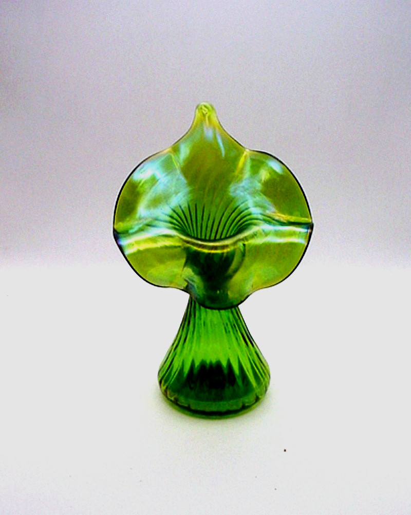 Vtg Green Iridescent Carnival Glass Ribbed Body Jack in the Pulpit Vase 7”