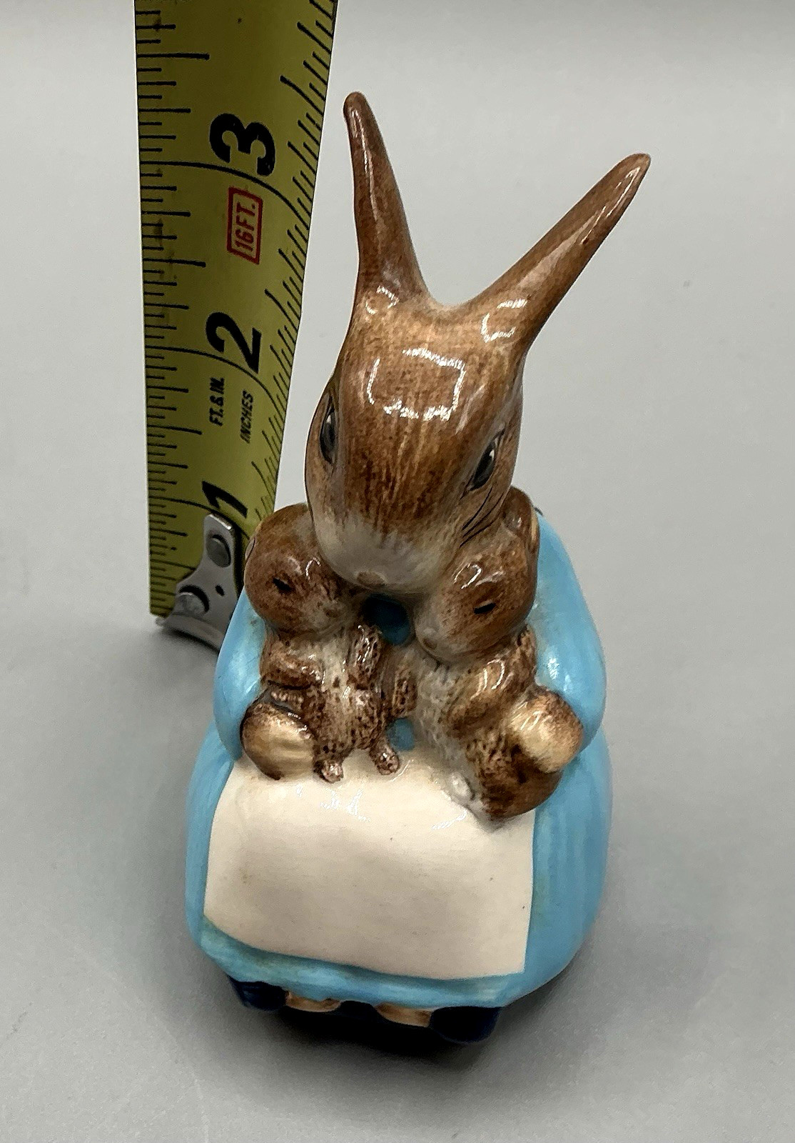 Beswick Beatrix Potter Mrs. Rabbit & Bunnies Ceramic Figurine Signed 1976 3.5″