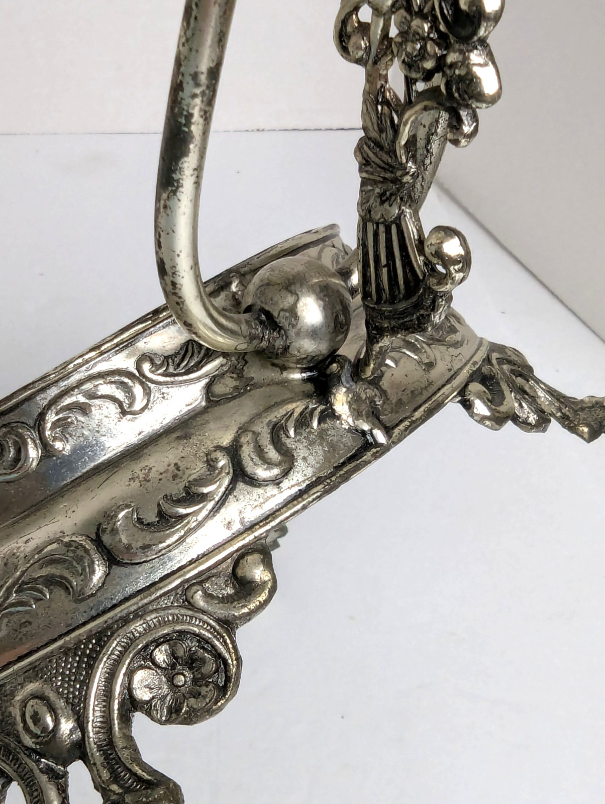 Vtg Fenton 10″ Blue Opalescent Ruffled Glass Brides Basket Silverplate Holder