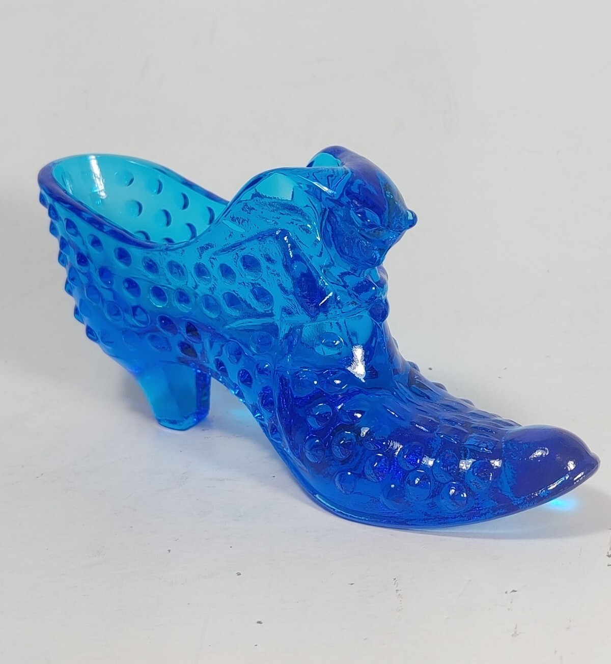 VINTAGE FENTON GLASS COLONIAL BLUE HOBNAIL SLIPPER KITTEN CAT HEAD 5 1/2″ LONG