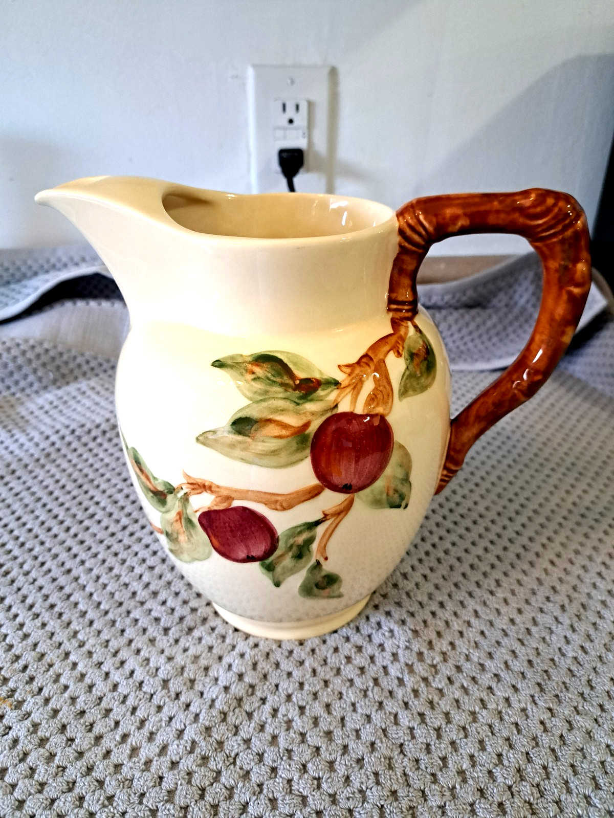 VTG Franciscan Ware Apple Pattern Large 64 oz Pitcher with Ice Lip – USA-PERFECT