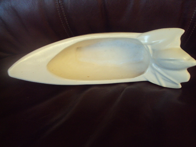 Vintage Original Nelson McCoy Lily Bud “Banana Boat” White Planter.