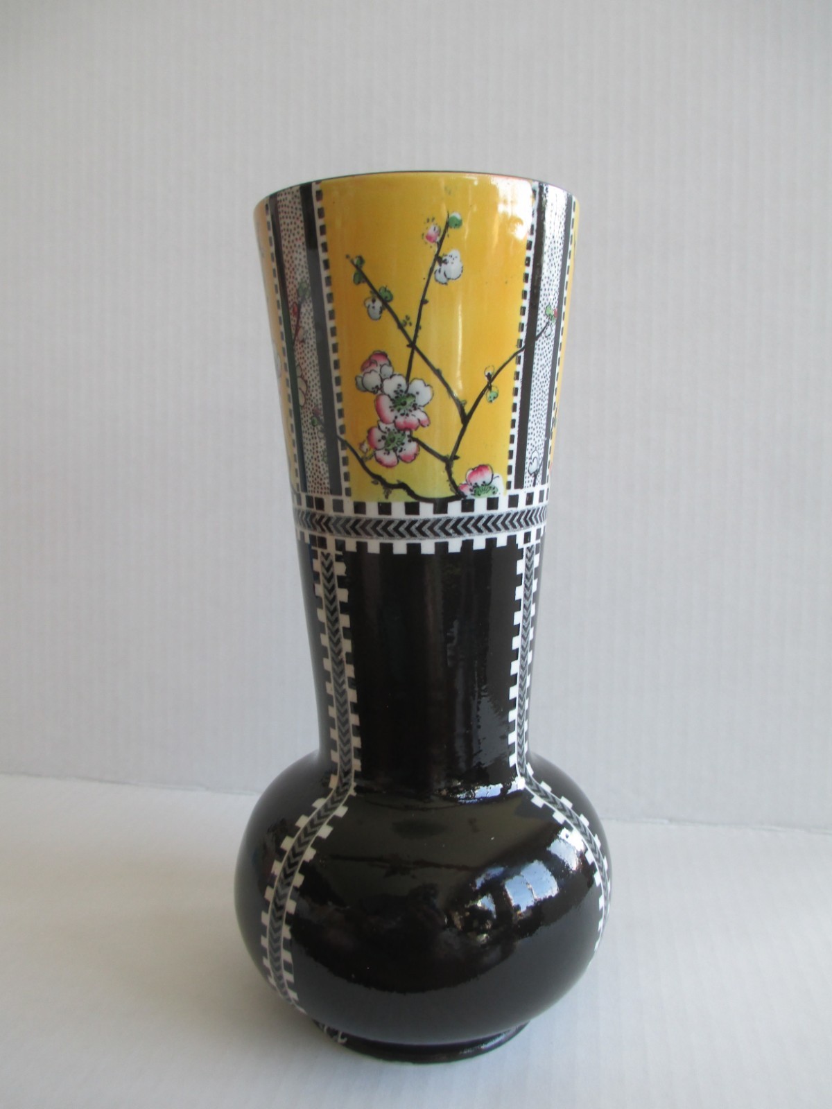 Royal Staffordshire Pottery Wilkinson England Yellow Wisteria 9″ Vase C70