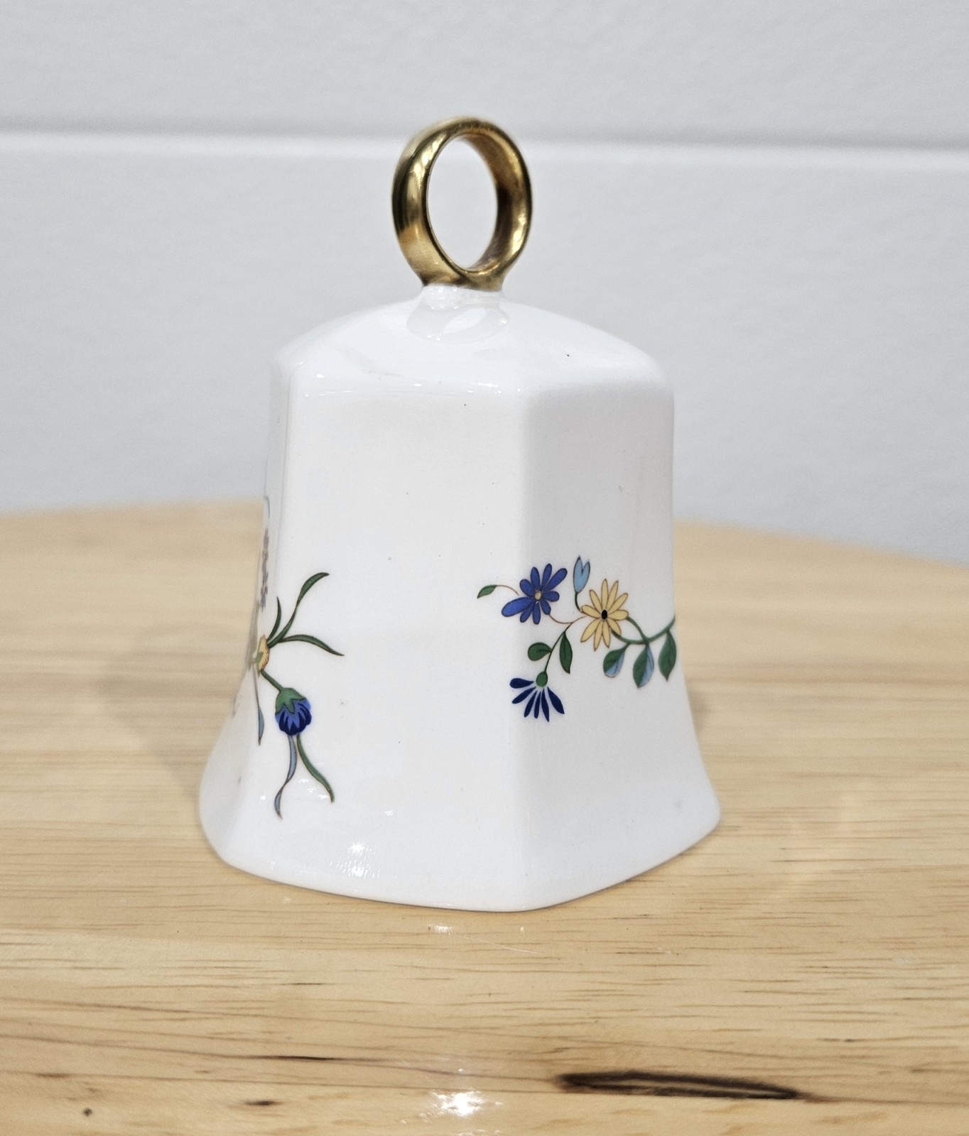 Vintage Marlina Aynsley Bell Fine Bone China Porcelain 3.25″ Made In England