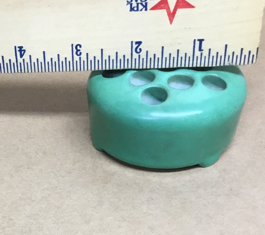 Vintage Green 11 Hole Flower Frog Czechoslovakia 2 3/4’’ Great Color………..[S1-3]