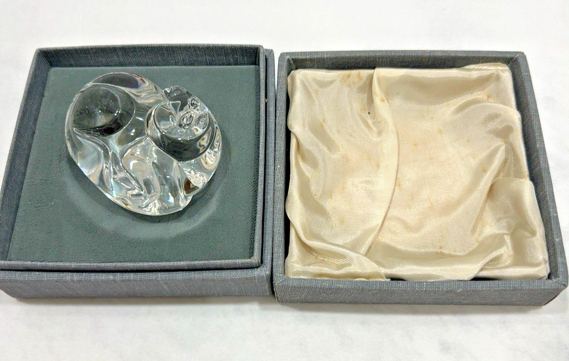 Signed Steuben Crystal Ram Hand Cooler Paperweight Art Glass #5575 w/ Box
