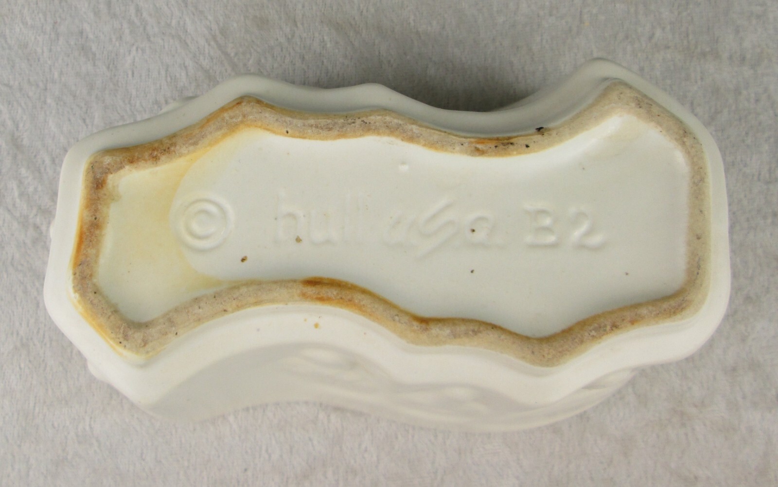 Hull Pottery Planter B2 Mushroom Art Deco Ivory Glaze 6-1/2 inch Long