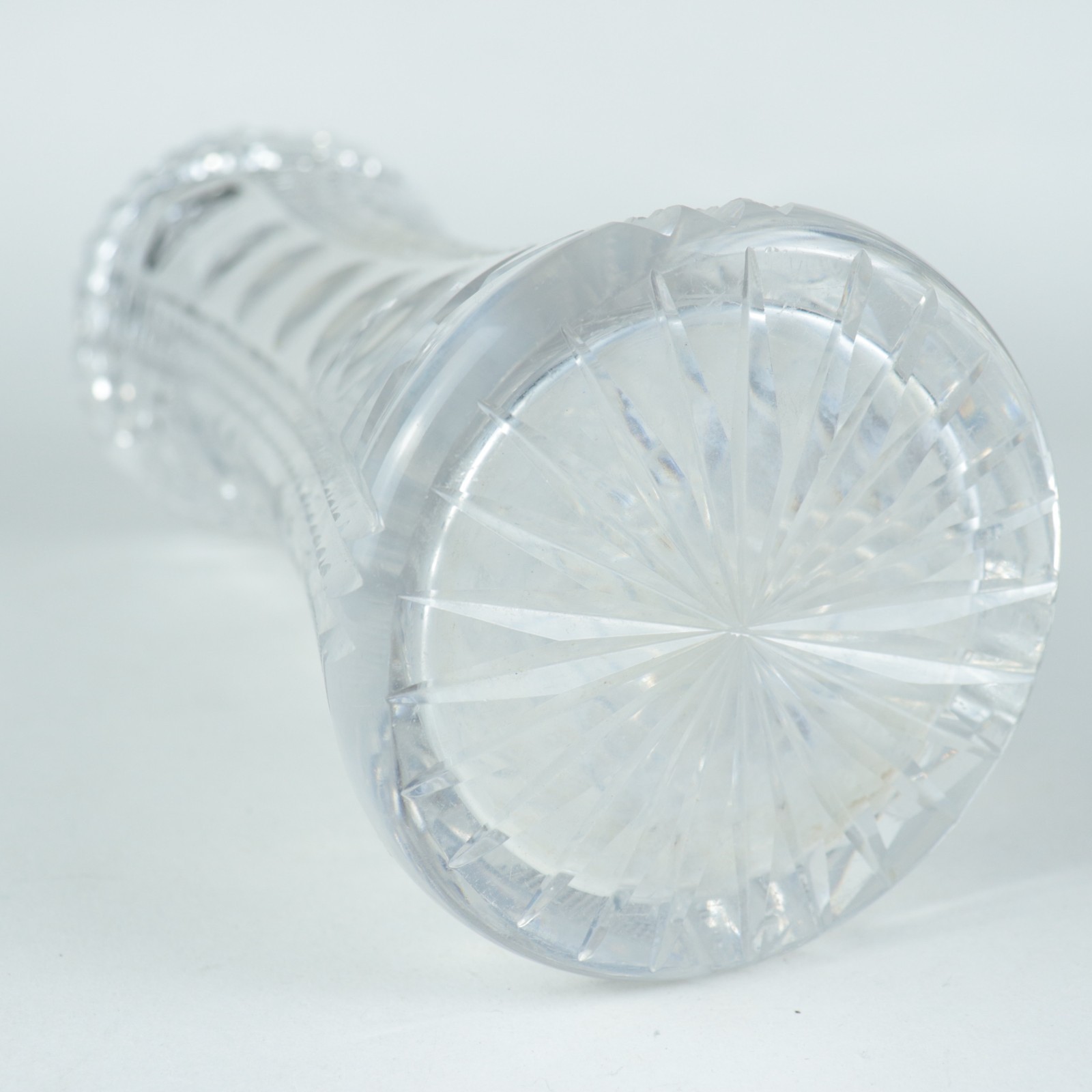 ABP Brilliant Cut Hobstar Strawberry Diamond Fluted Zippered Crystal Vase 10”