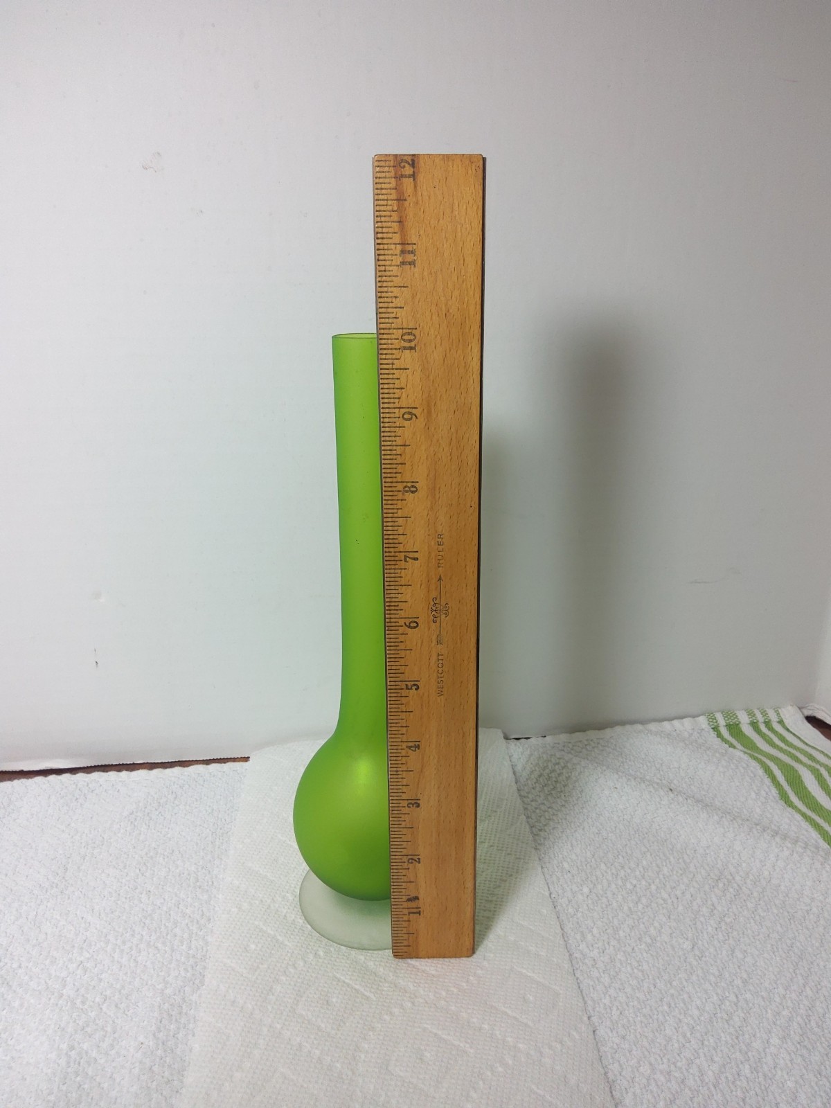 Vintage Artistic Cristal Murano, Pencil Neck Vase, Green Satin 10″, Nice