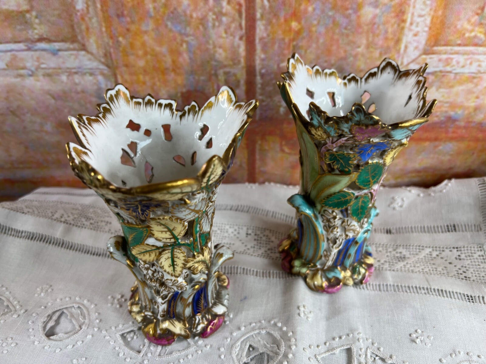 Pair of English Openwork Vases – Polychrome Porcelain – WT / IR & Co – 14cm