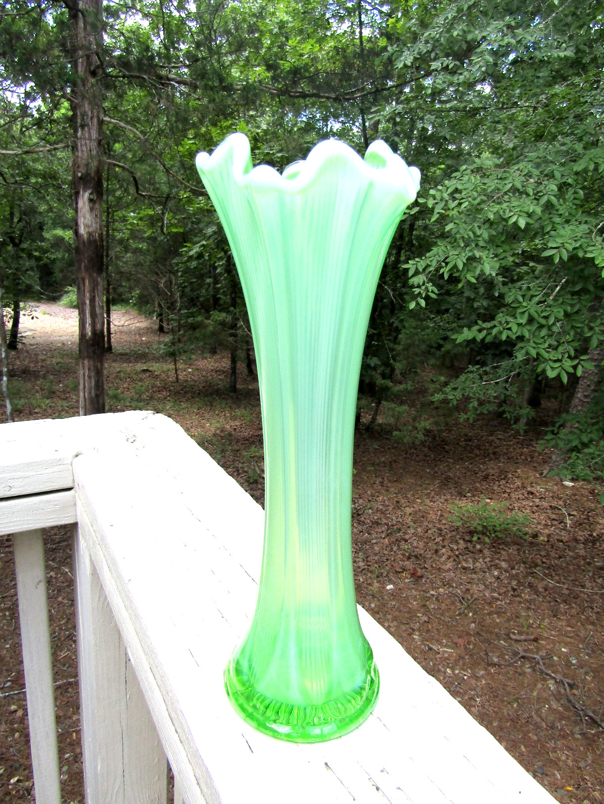 Northwood Glass / Celery Green Opalecsent / PULLED FEATHER SWUNG VASE / 11″