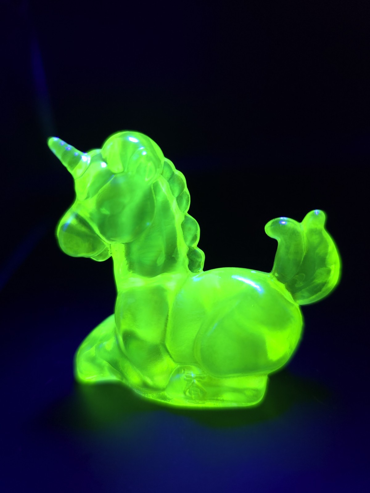 Vintage BOYD Uranium Vaseline Unicorn Yellow Opalescent Glass Mint Condition !!
