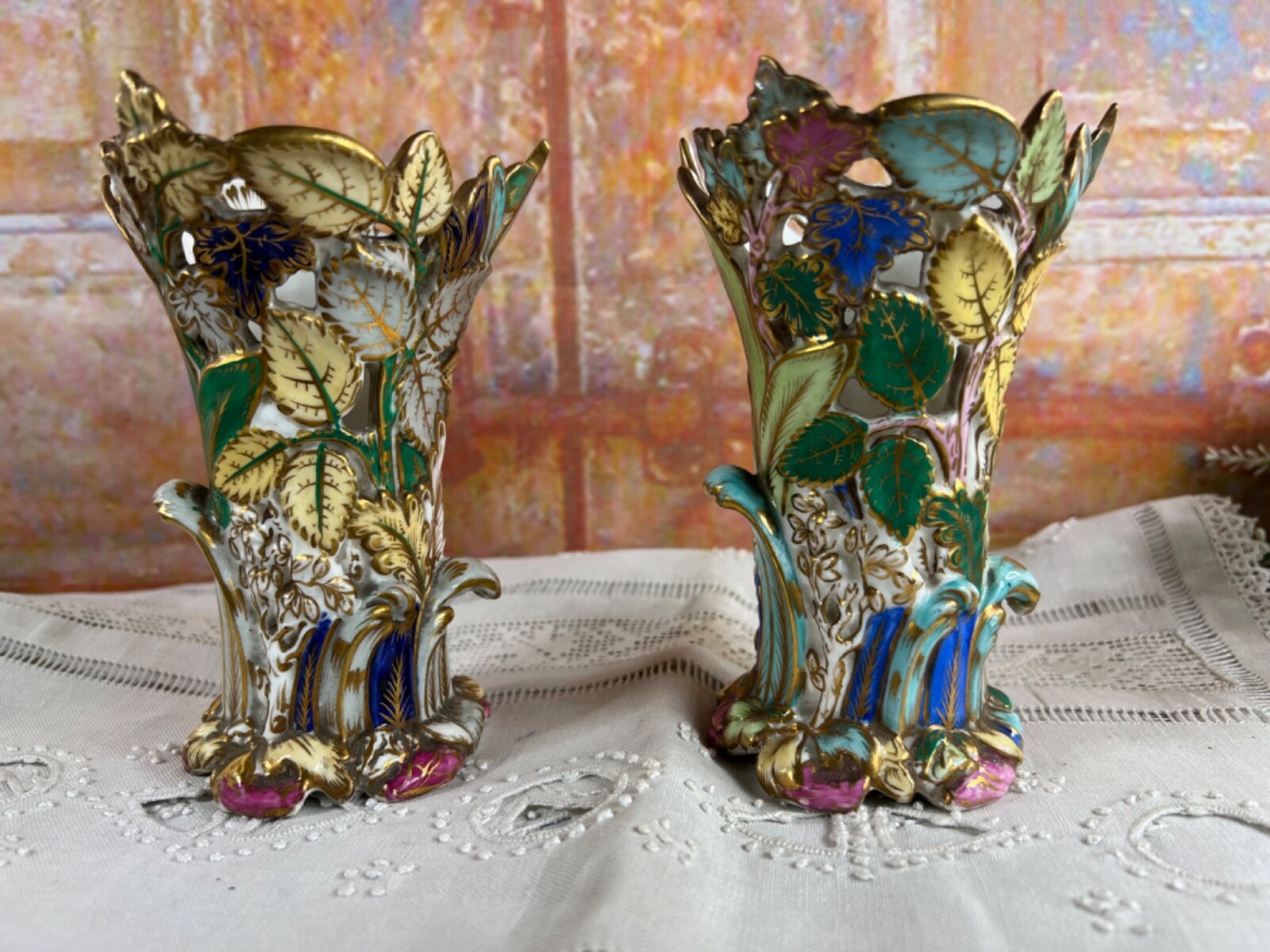 Pair of English Openwork Vases – Polychrome Porcelain – WT / IR & Co – 14cm
