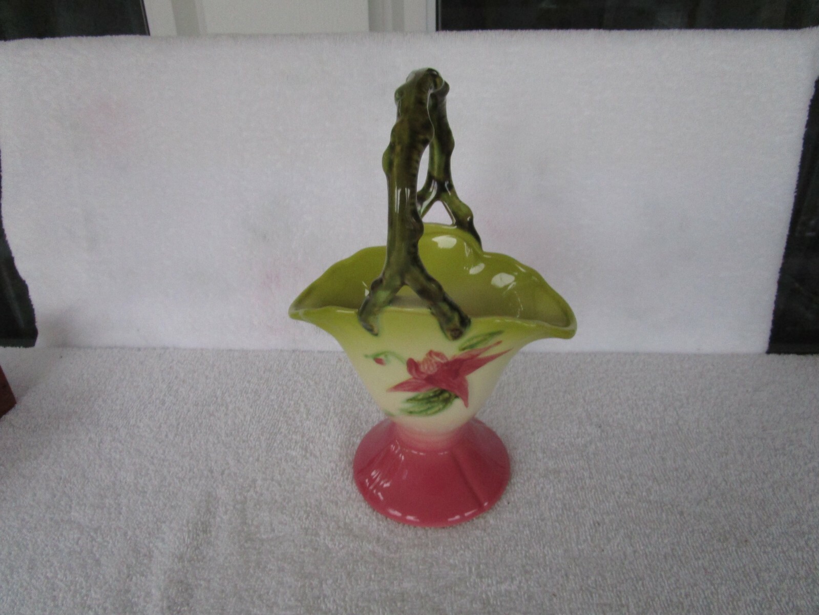 Vintage Hull Art Pottery Basket 9″ Pattern WOODLAND # W9-8 3/4 Made in U.S.A.!!
