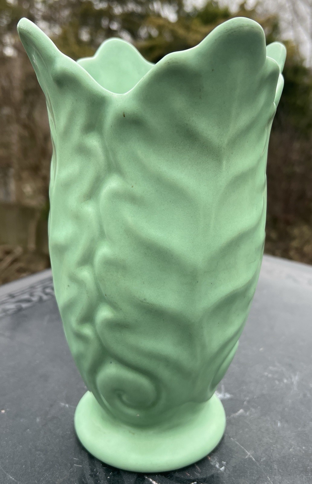 Vtg Jadeite Green Mid-Century 8 3/4″ Art Pottery Leaf Vase – USA