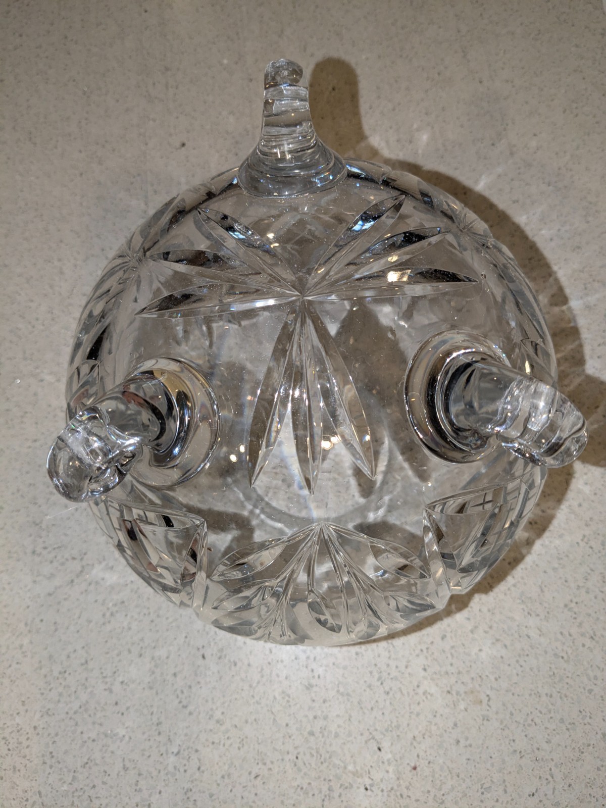 Vintage Unbranded Crystal 7.5″ Round x 7.7″ Tall Geometric Pattern Vase w/3 feet