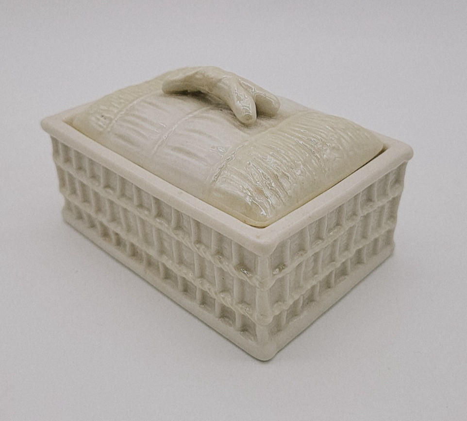 Vintage Belleek Ireland Limpet Basketweave Trinket Box Lid 6th Green Mark 3.5″