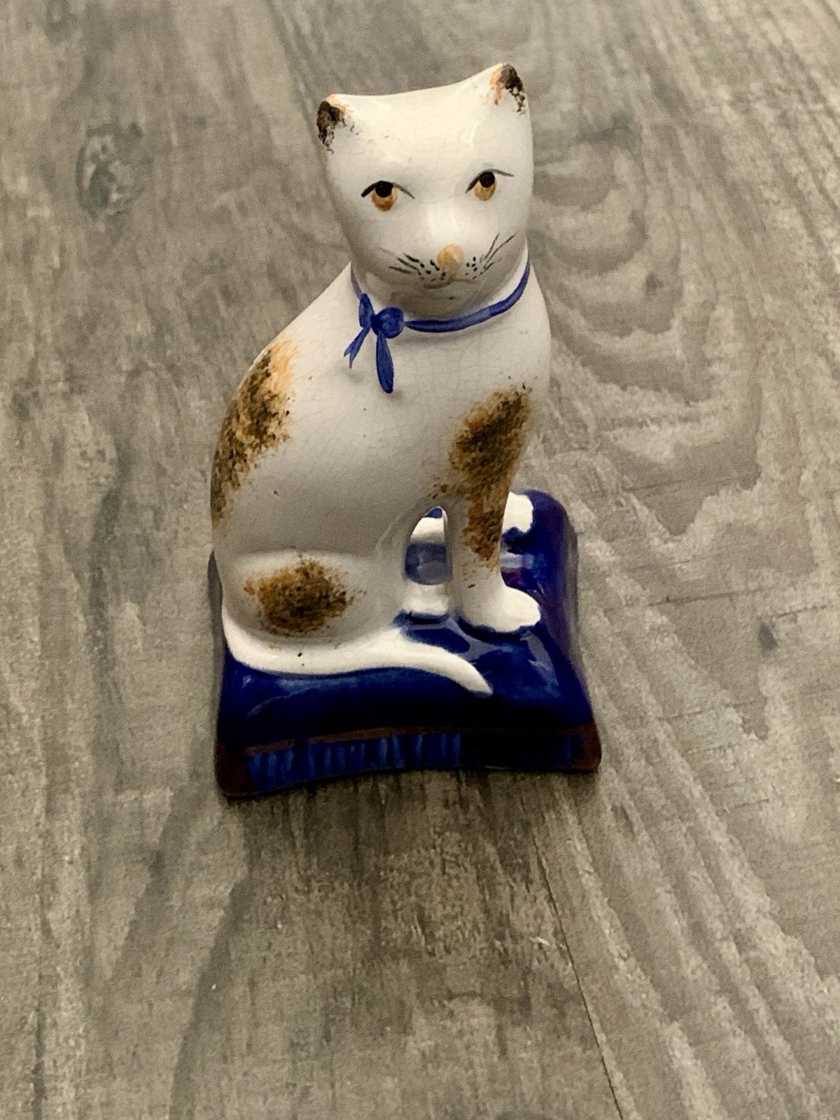 STAFFORDSHIRE POTTERY SPOTTED CAT FIGURINE VINTAGE MADE IN ENGLAND ANTIQUE (1)