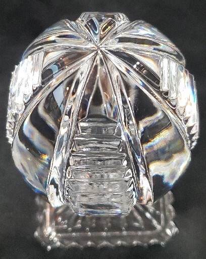 Hand Cut 24 % Lead Crystal Egg Sculpture