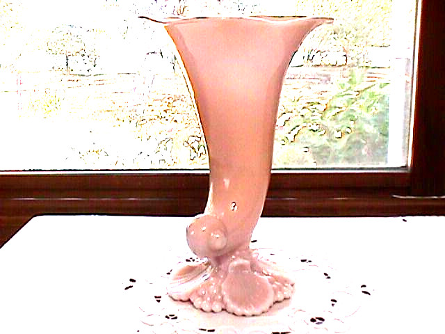 Cambridge Crown Tuscan Cornucopia 9 1/2″ Vase, Vintage Art Deco Elegance