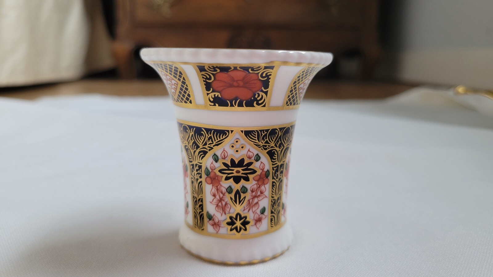 Royal Crown Derby OLD IMARI Urn/ Vase. 3 Inches Tall. 1128 rare vintage English