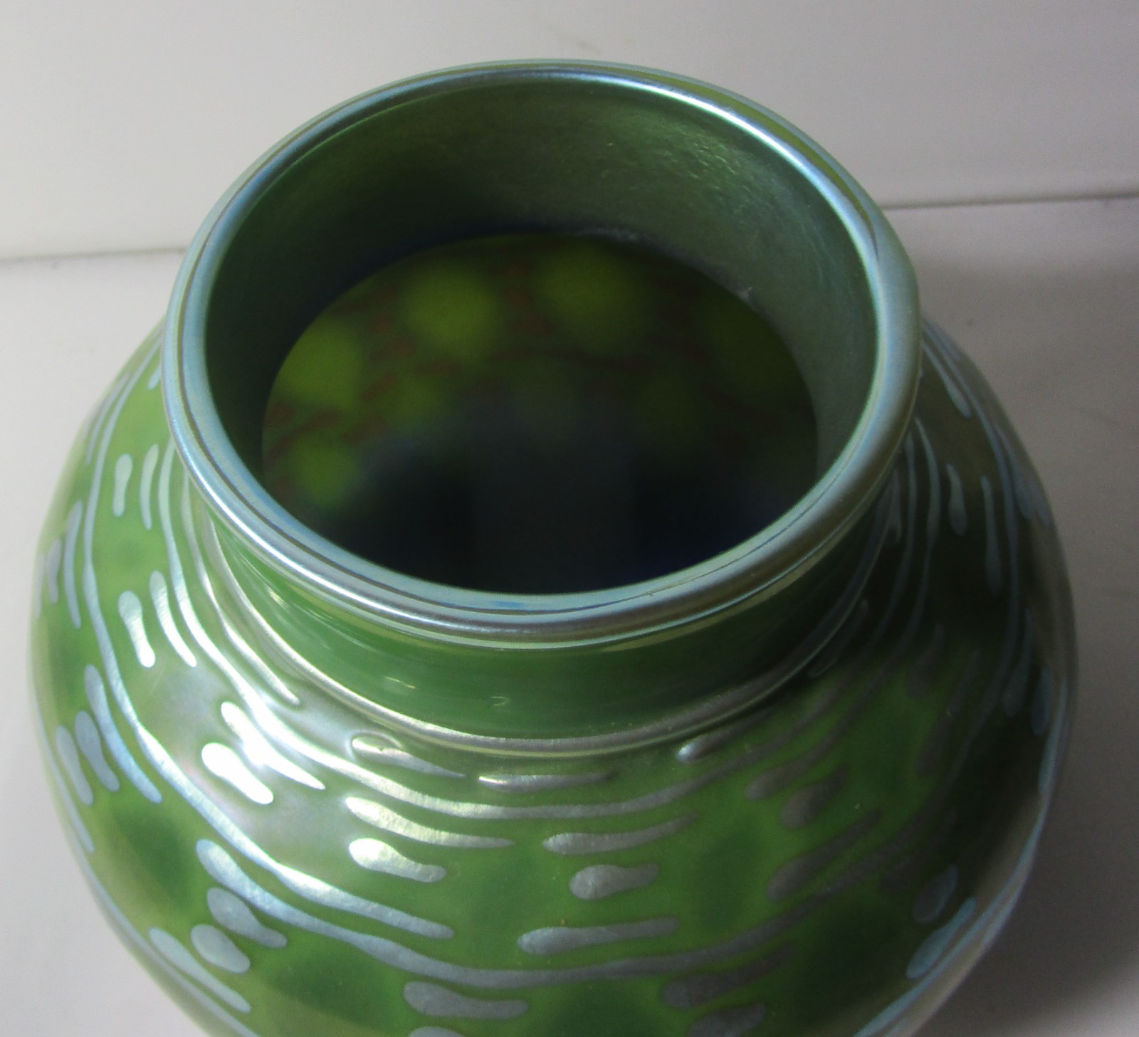 Fine Lundberg Studios Art Glass “Indian Basket” Green & Blue Aurene Vase c. 1994