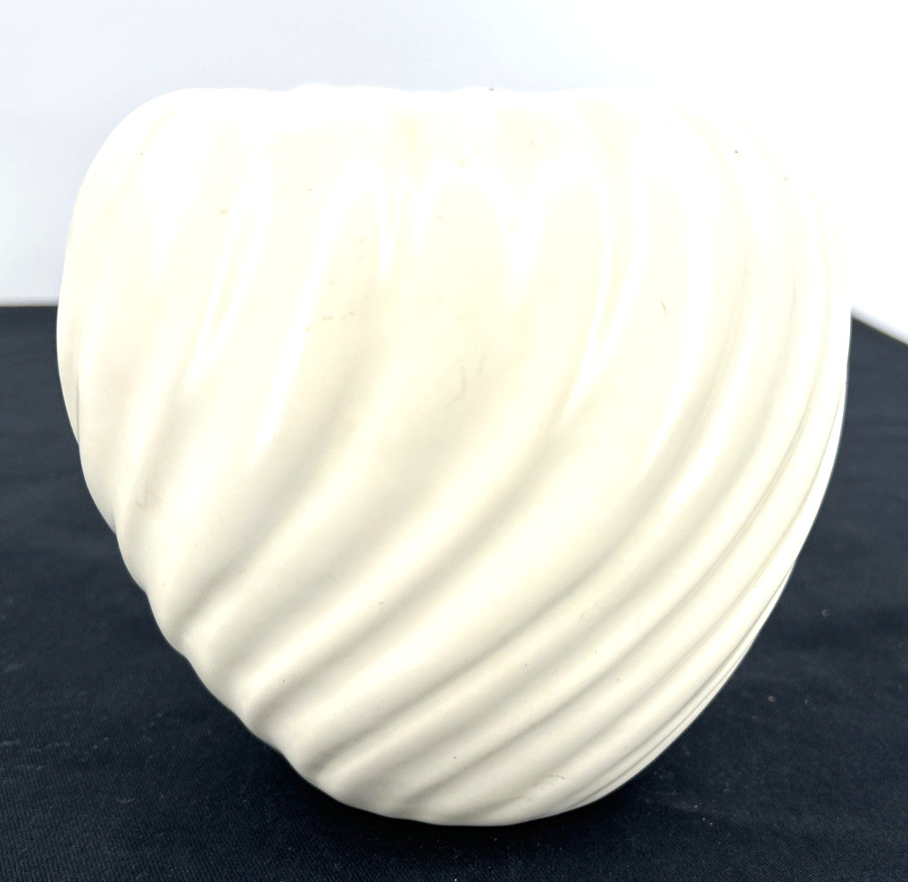 Gladding McBean Vase Franciscan Ware Cream Coronado Art 5.5″