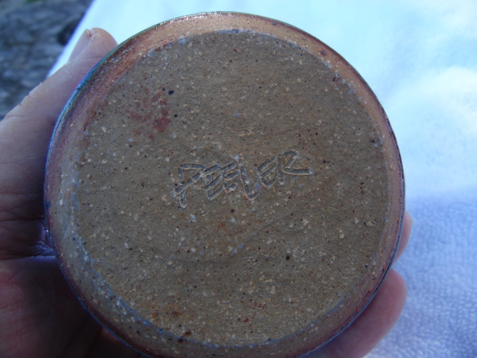 Vintage Peeler Signed Stoneware Pottery Vase 5″ Tall Mid Century Modern, MCM