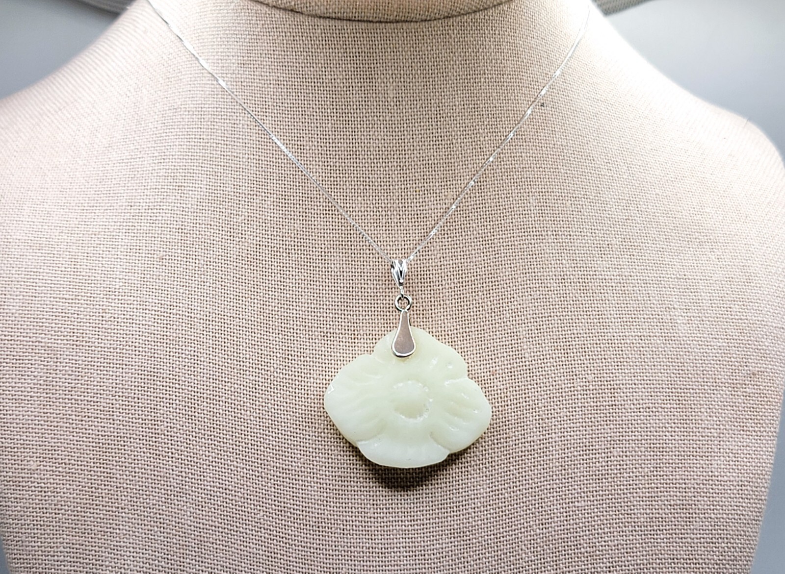 Fenton Poppy Uranium Glass Necklace 925 Sterling Silver