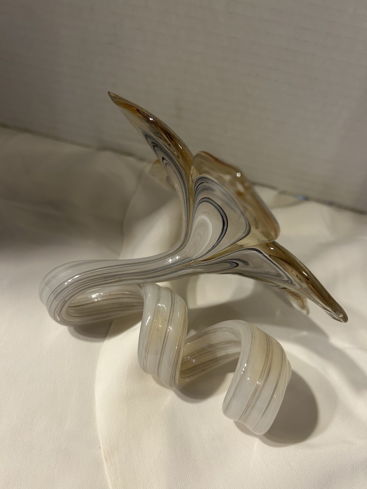 Art Glass Flower Beige Cream Brown 6 PETALS Made In ITALY Curly Stem 6” Tall