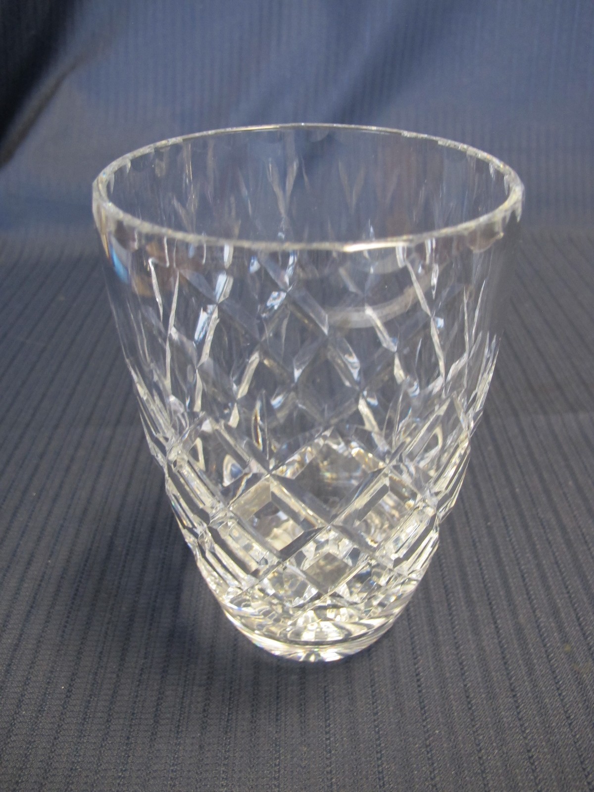WEBB-CORBET CRYSTAL CRISSCROSS 6 1/8″ VASE WITH PIE CRUST RIM.