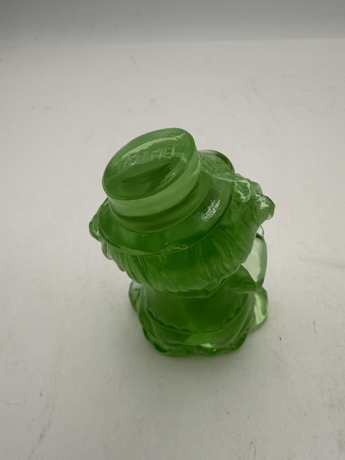 MOSSER GLASS – The Fiddler Clown 3.75″ White & Clear Green Slag – BUTCH E137
