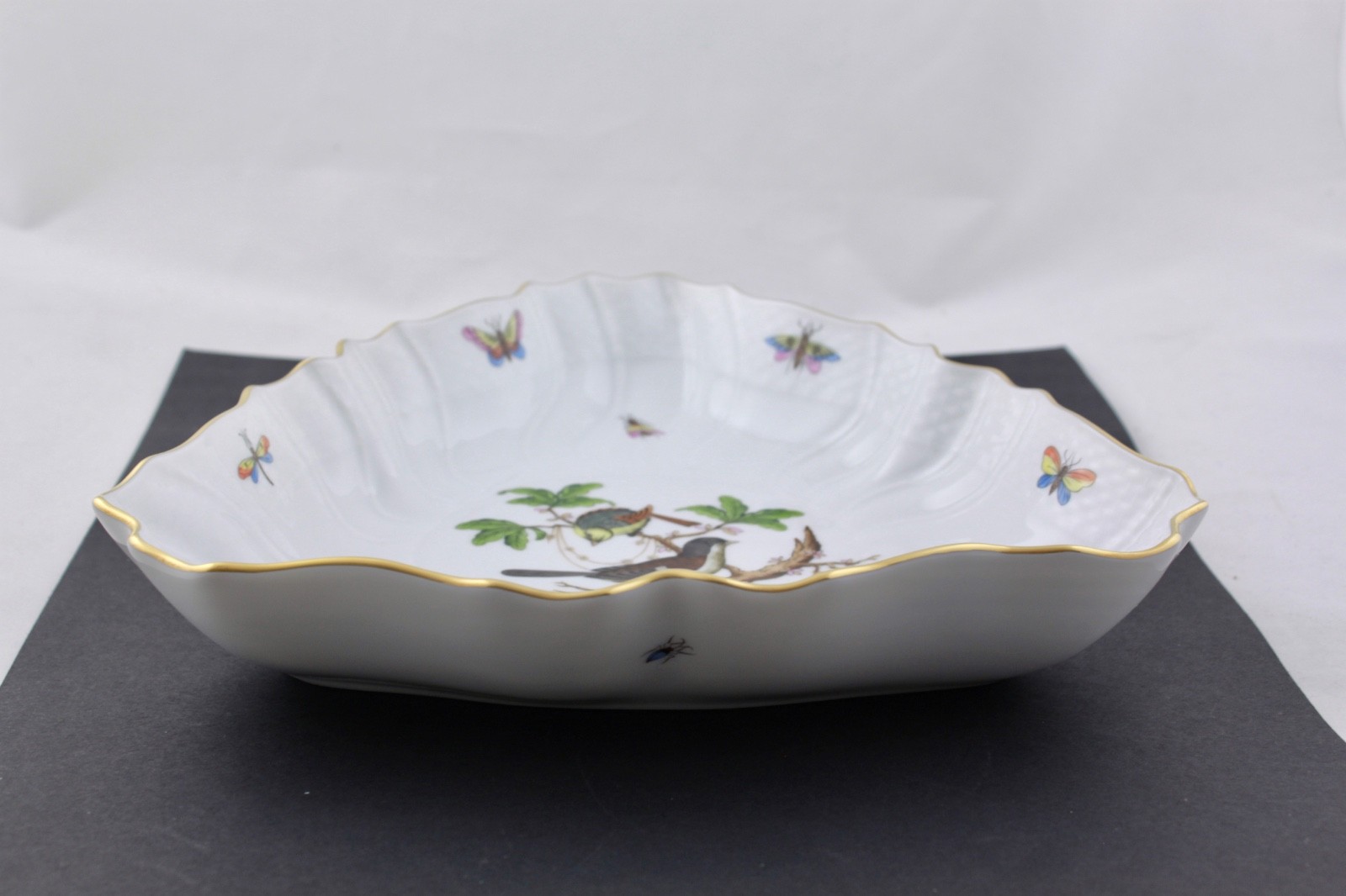 HEREND HUNGARY ROTHSCHILD BIRD PORCELAIN TRIANGLE DISH/BOWL – MINT
