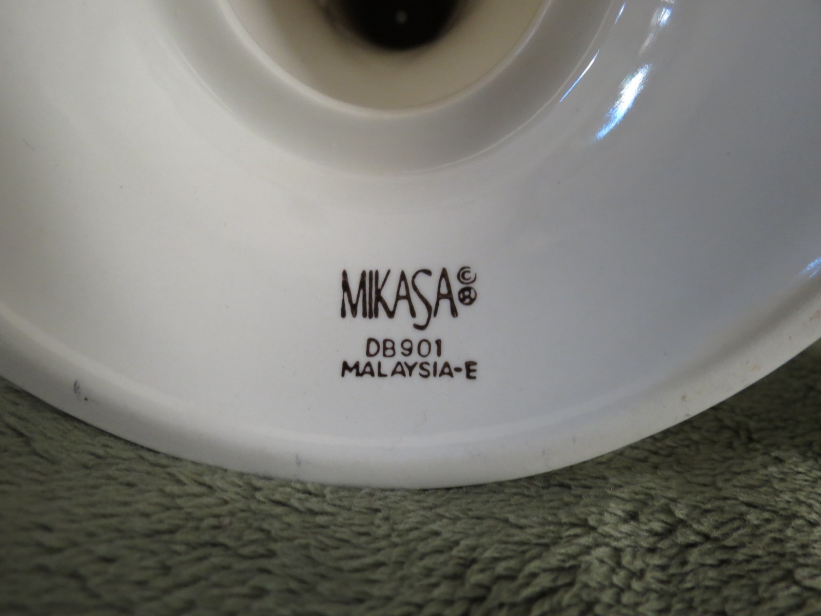 Mikasa Holiday Season Candlesticks 7 in Embossed Holly Berry & Decals