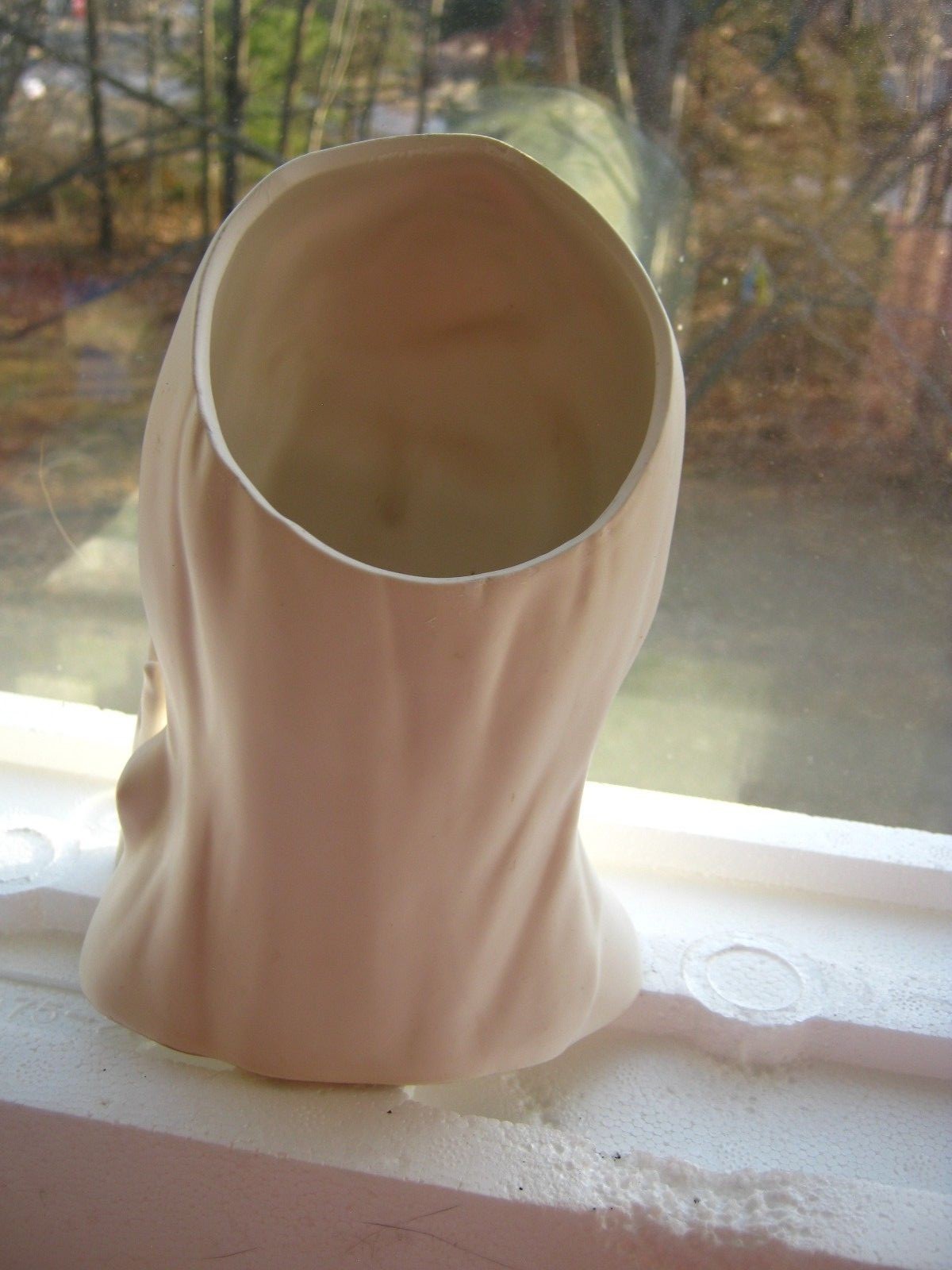 White Jackie Kennedy 6 inch head vase headvase.(up)