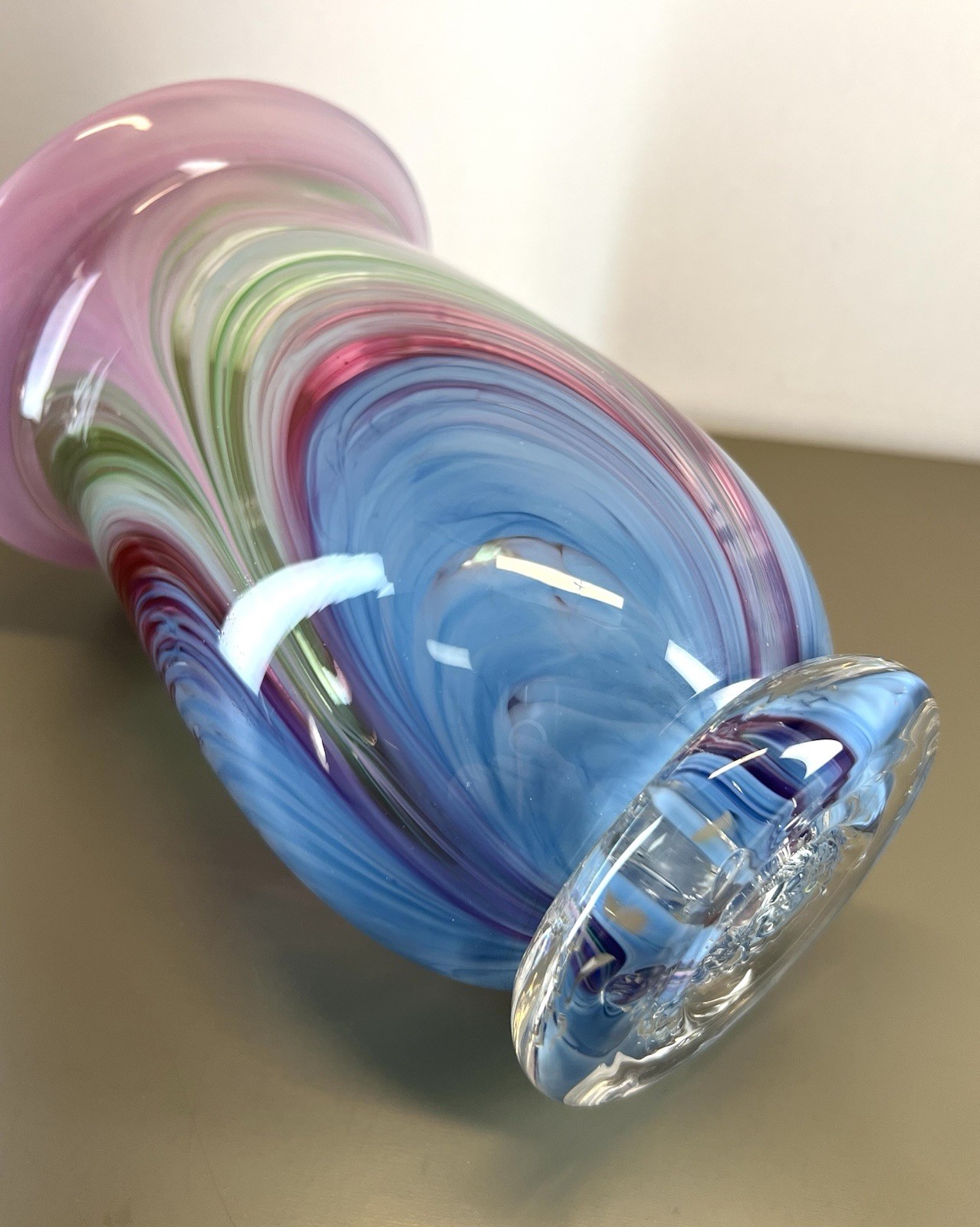 Tacoma Glassblowing Studio Art Glass Vase 7.25” Multicolor Pulled Feather