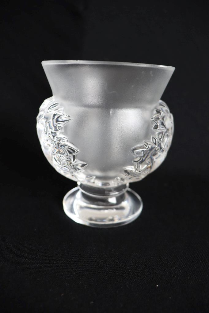 LALIQUE FRANCE ST. CLOUD HEAVY CRYSTAL FROSTED VASE 4 3/4″ TALL