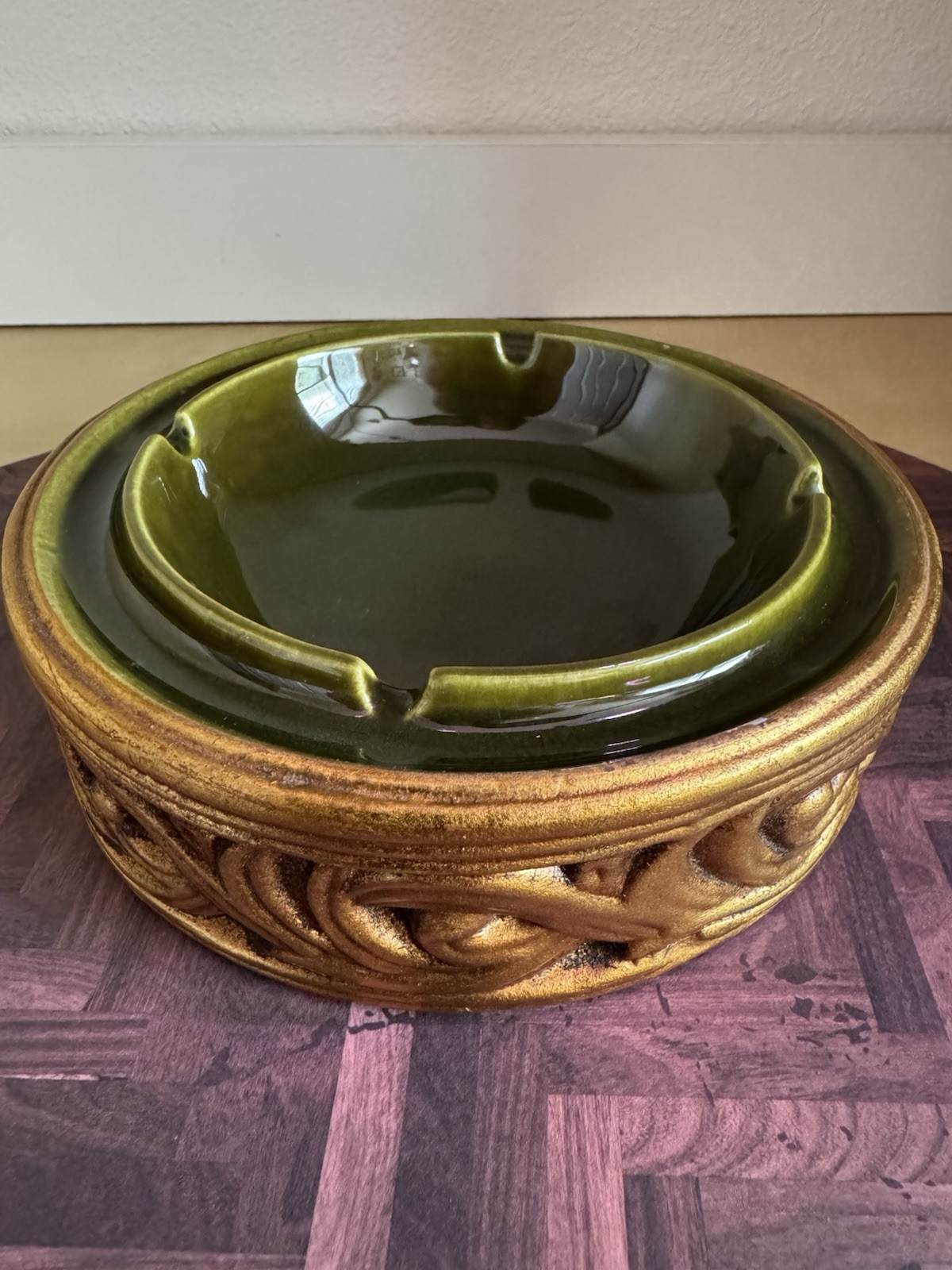 Freeman McFarlin Pottery 239 Avocado Green Gold Leaf Round Ashtray California