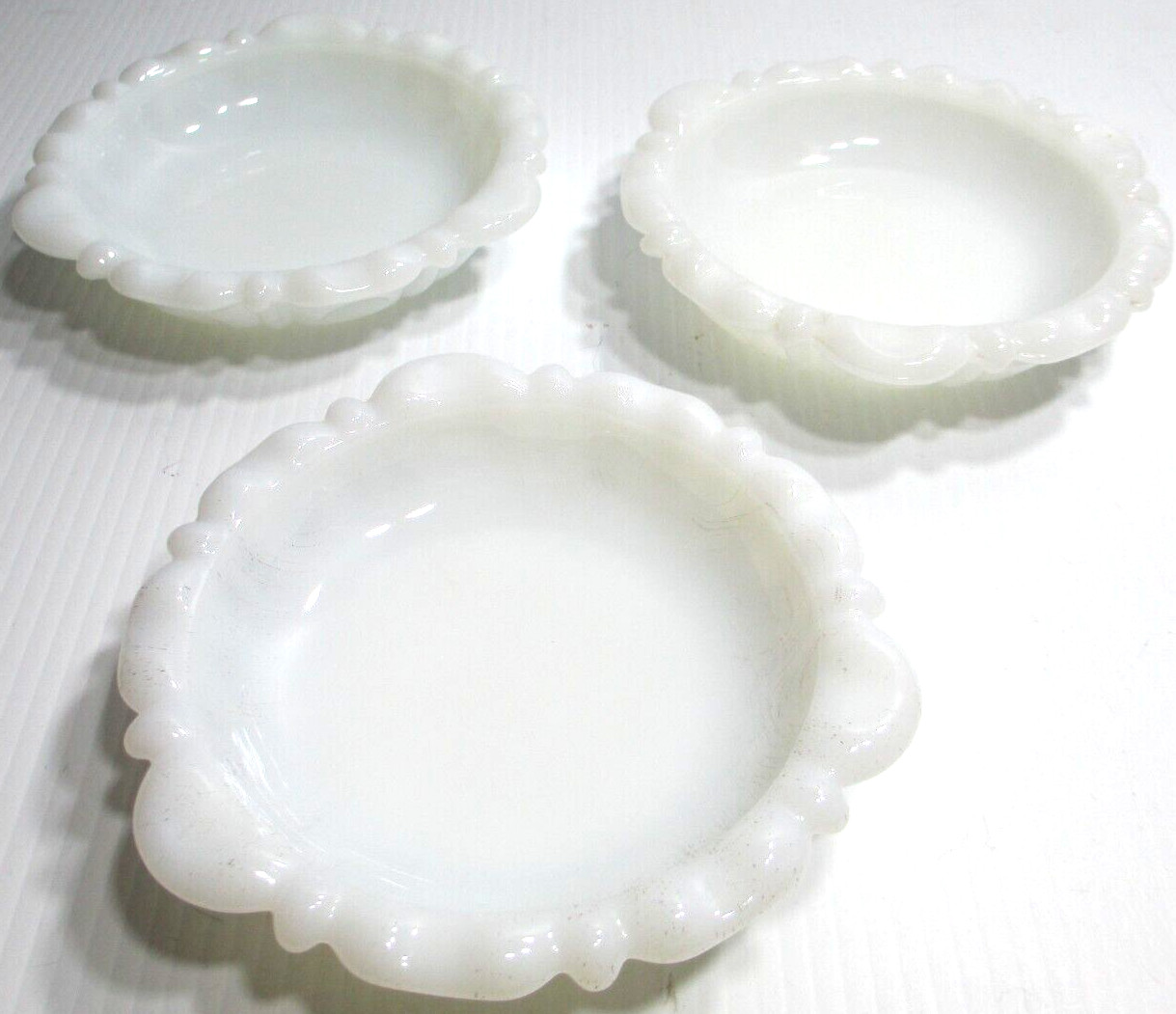 Vintage Anchor Hocking Glass Ashtrays SET OF 3 White Milk Glass 5 3/8″ D