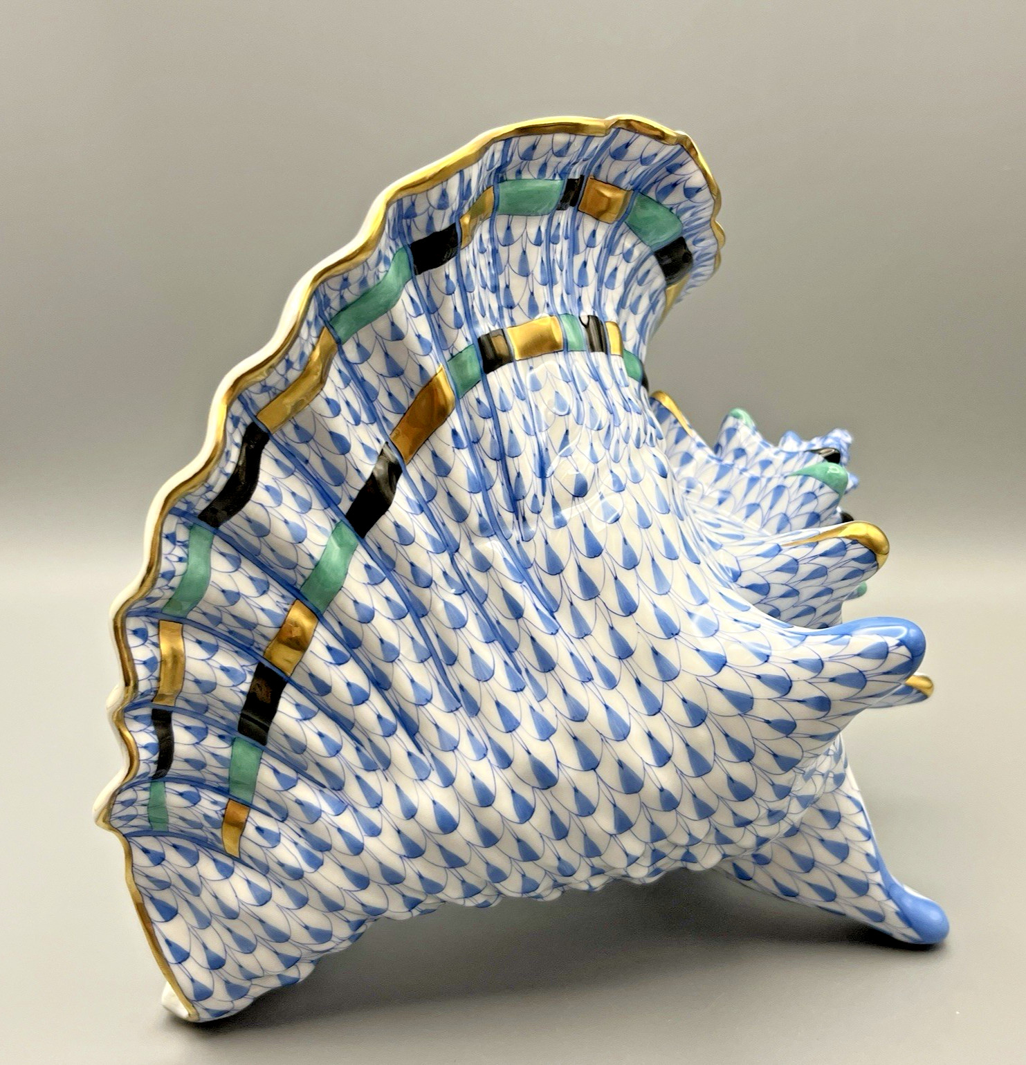 Herend Figurine 15555 – Extra Large Conch Shell 6.6″ – Blue Fishnet ($2200)
