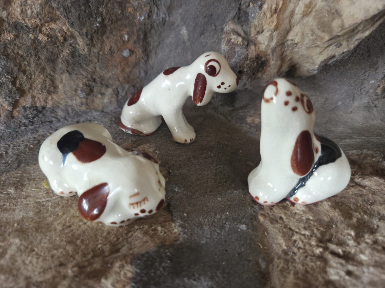 3 Vtg Rio Hondo California Pottery Figurines Hound Dogs MCM Kitschy Decor READ