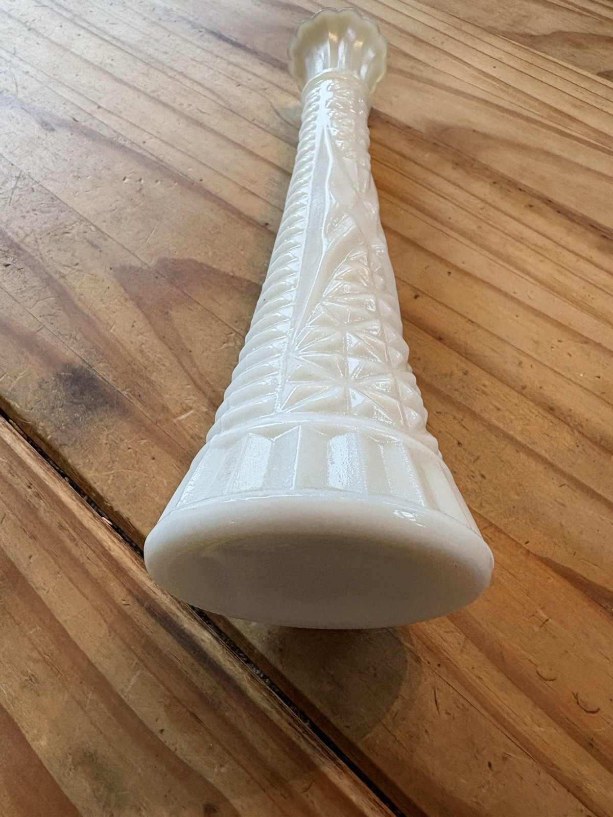 VINTAGE WHITE MILK GLASS BUD VASE TEXTURED PATTERN & SCALLOPED TOP OPAQUE 9 INCH
