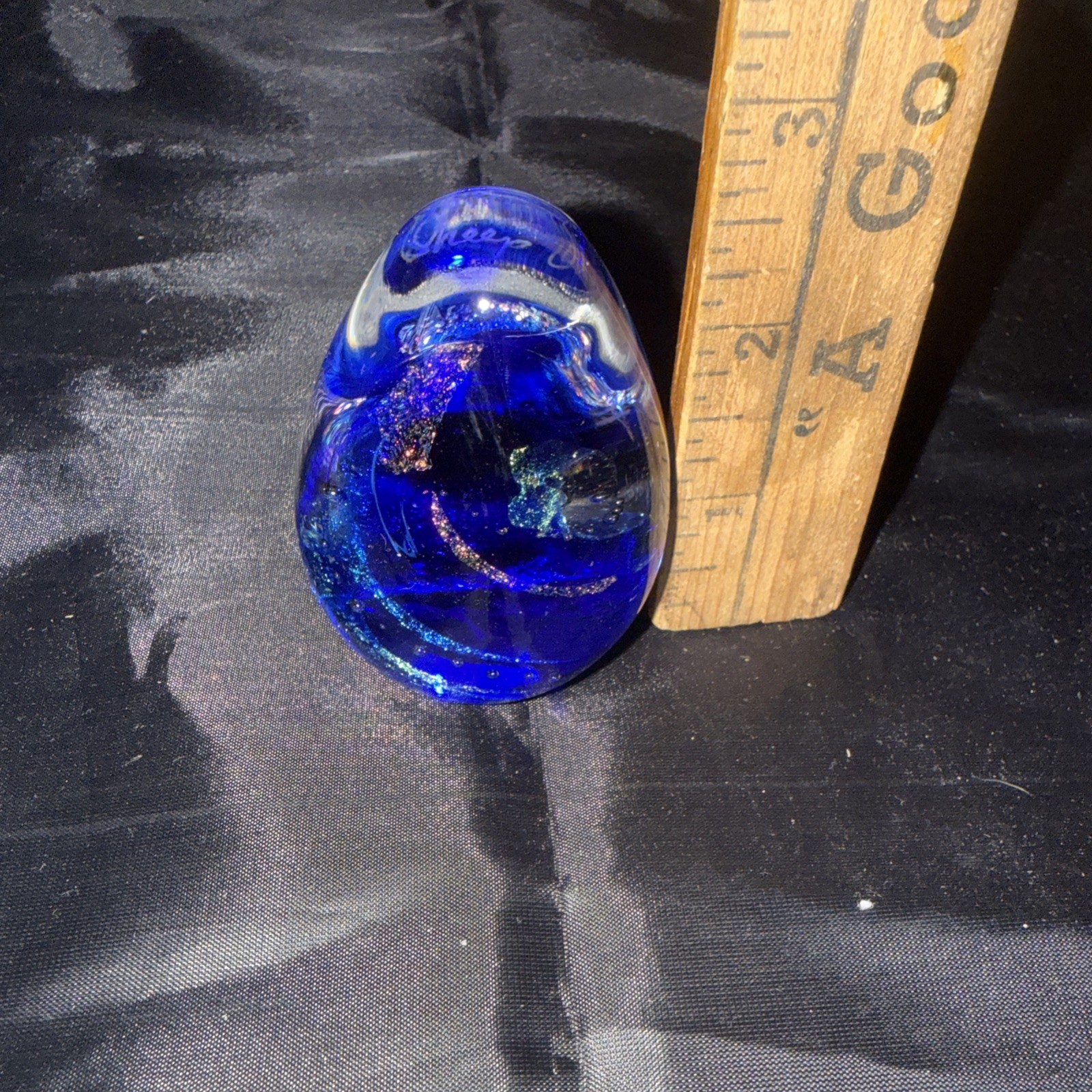Black Sheep Glass Studio signed 1993 Swirl Egg Paperweight, Blue Metallic 2.5” S