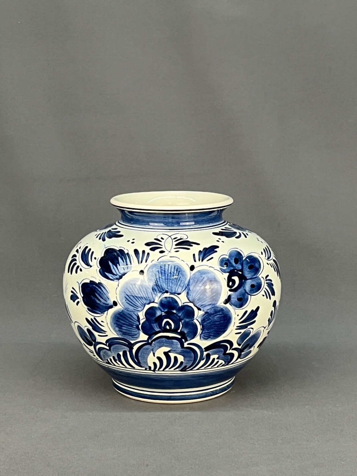 Vintage De Delftse Pauw DP DELFT BLUE Floral 6 1/2″ Vase