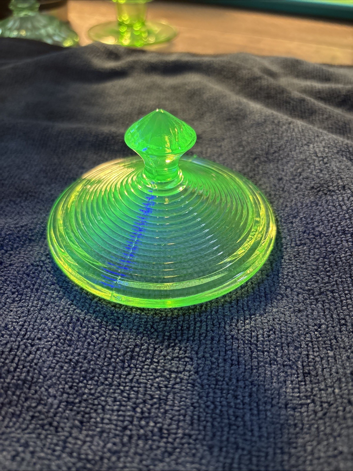 Vintage~LID ONLY~Uranium/Vaseline Glass Candy Dish Lid 3-5/8″ Fits 3 -1/8”