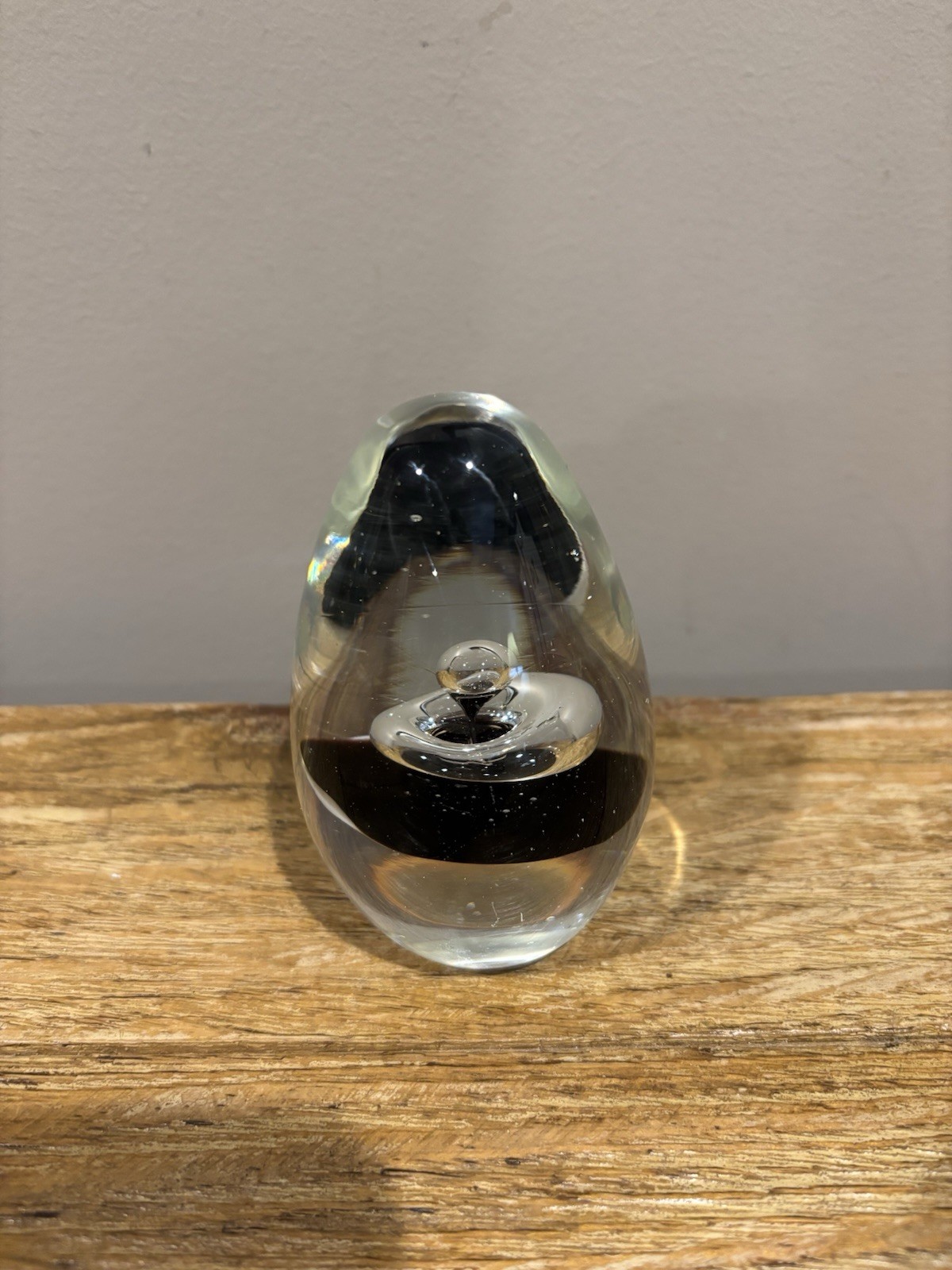 Glass Egg Paperweight Black / White / Clear