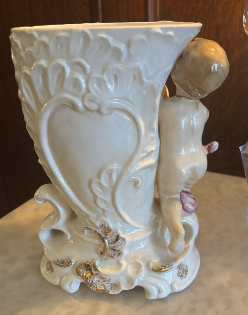 Vintage 7 1/2″ Hand Painted Cherub Vase made in Japan, Thames w Gold Stunning!