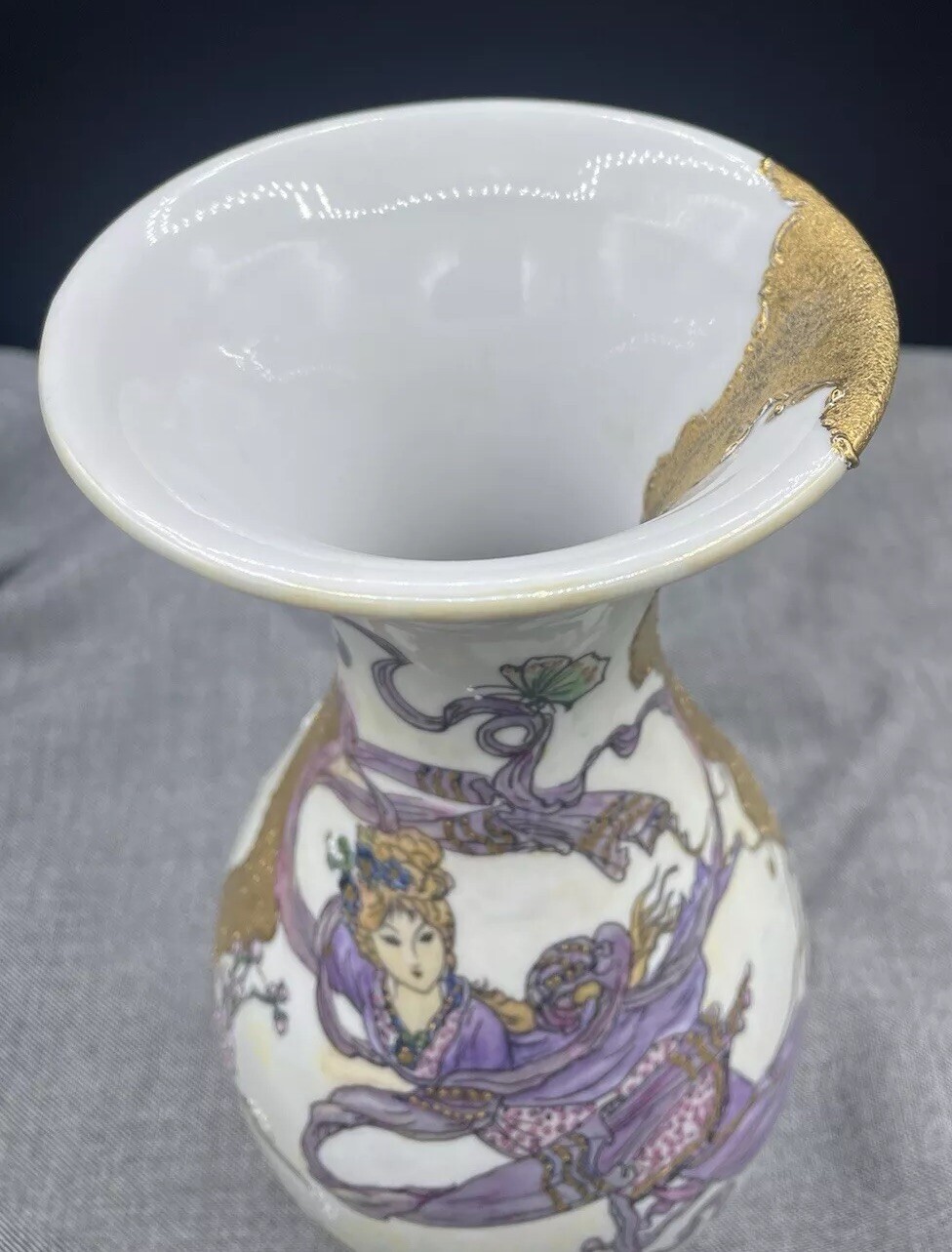 Beautiful and Unique Vase signed by Artist 2001