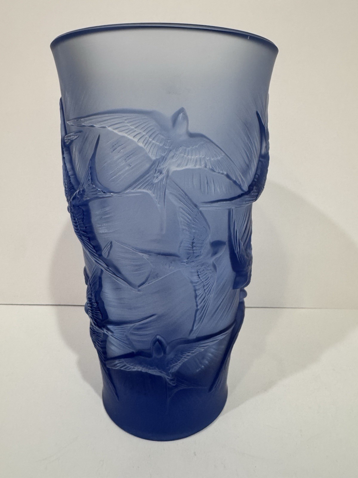 RARE Lalique Blue Hirondelles (Swallows) Vase MINT Condition w/Label